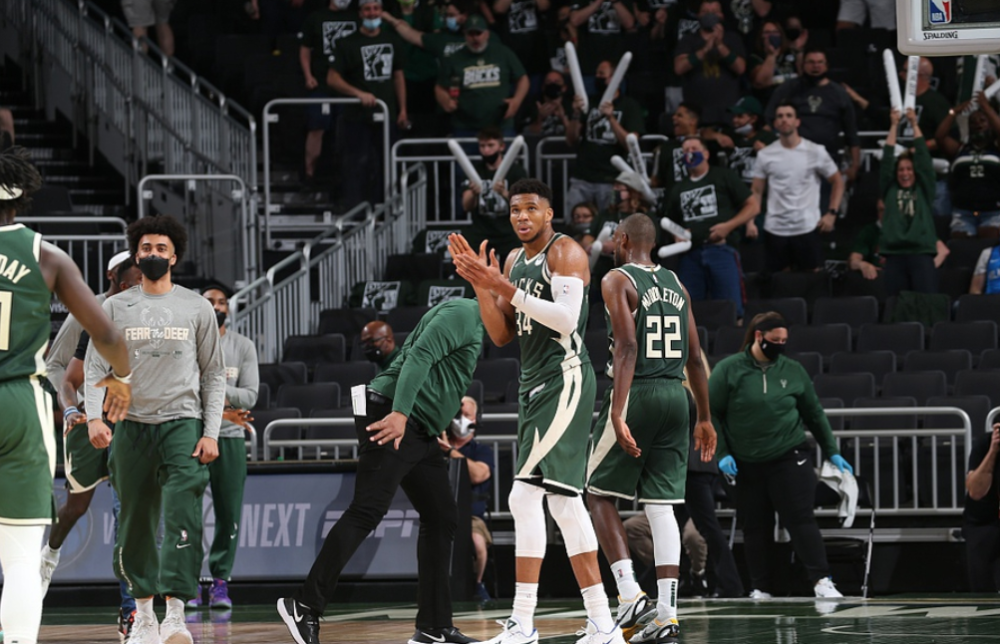  字母哥伤退雄鹿惜败热火遭连败  